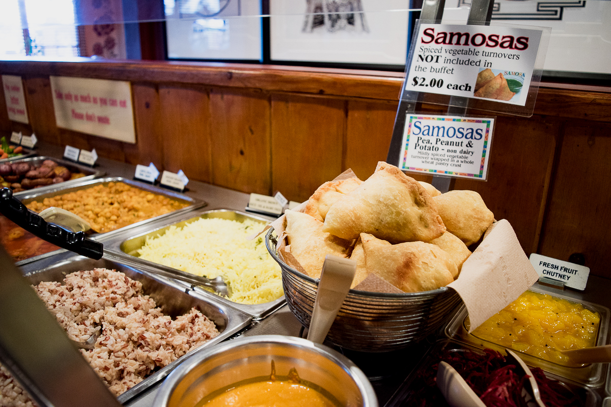 Samosas and buffet at Govinda's Natural Foods Buffet (Credit: Jackie Tran)