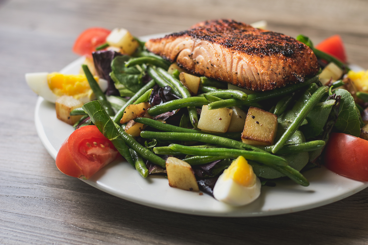 Wild Salmon French Farmer Salad at Ghini's French Caffe (Credit: Jackie Tran)