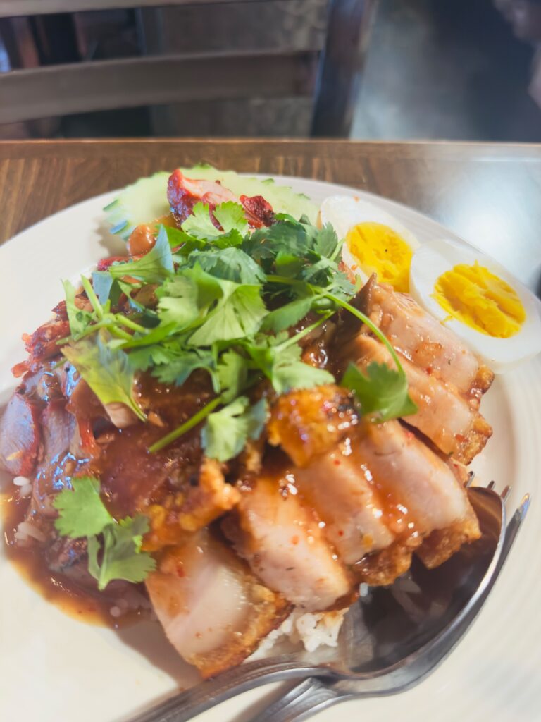 Khao Mu Dang at Kin Dee Thai (Photo by Bud Sayso)
