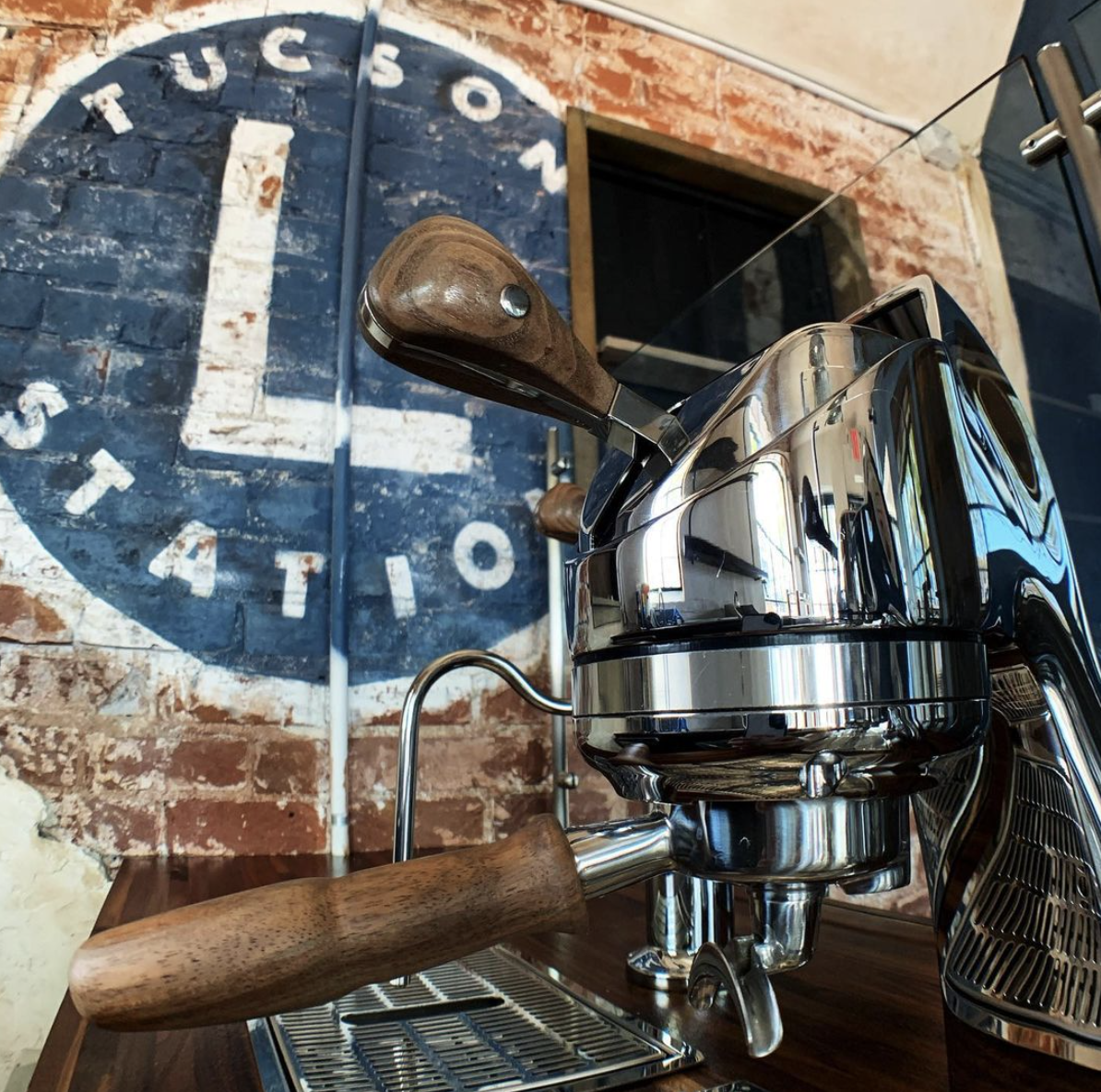L Station Cafe & Bar