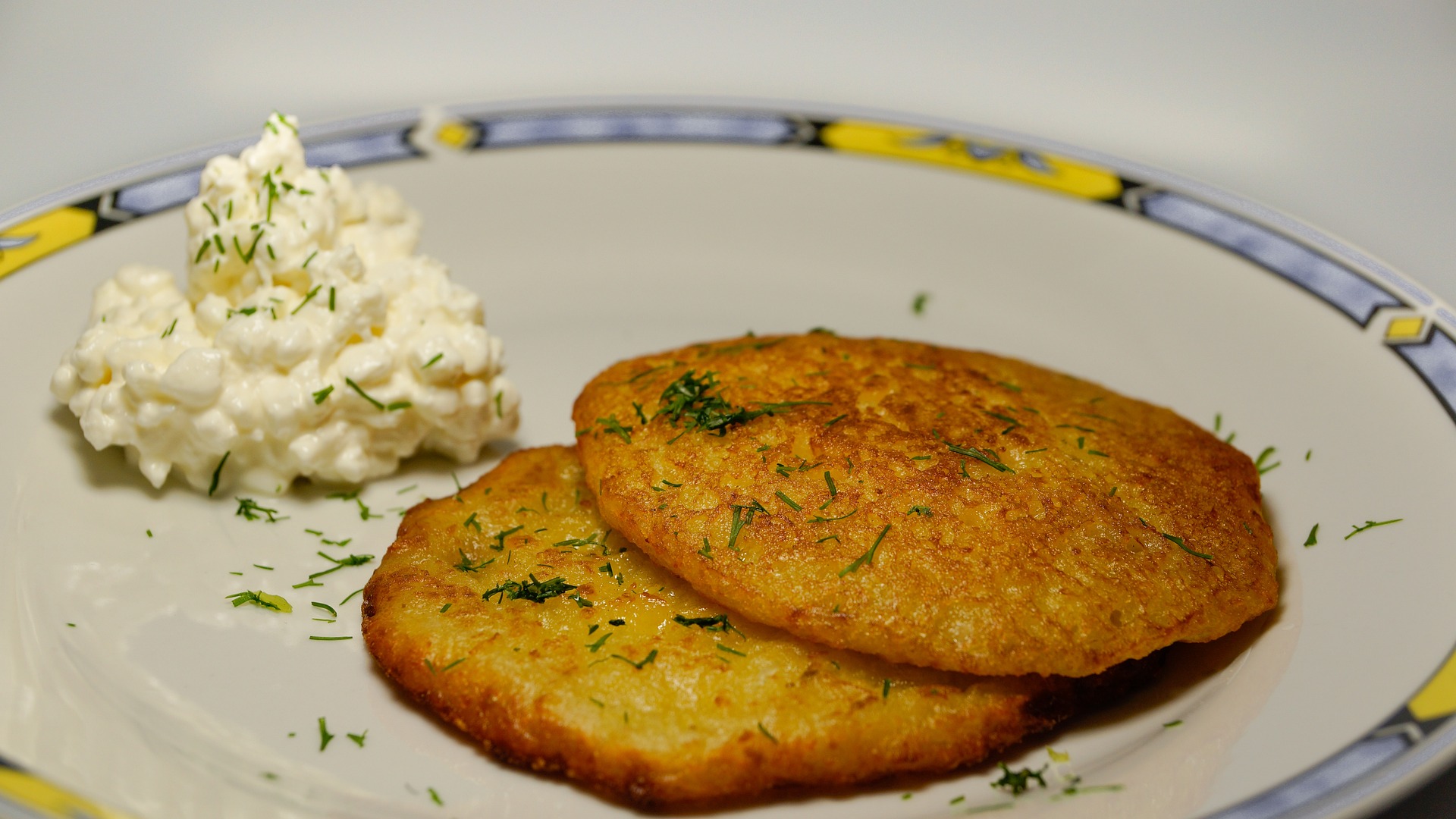 Latkes (Photo courtesy of Pixabay)