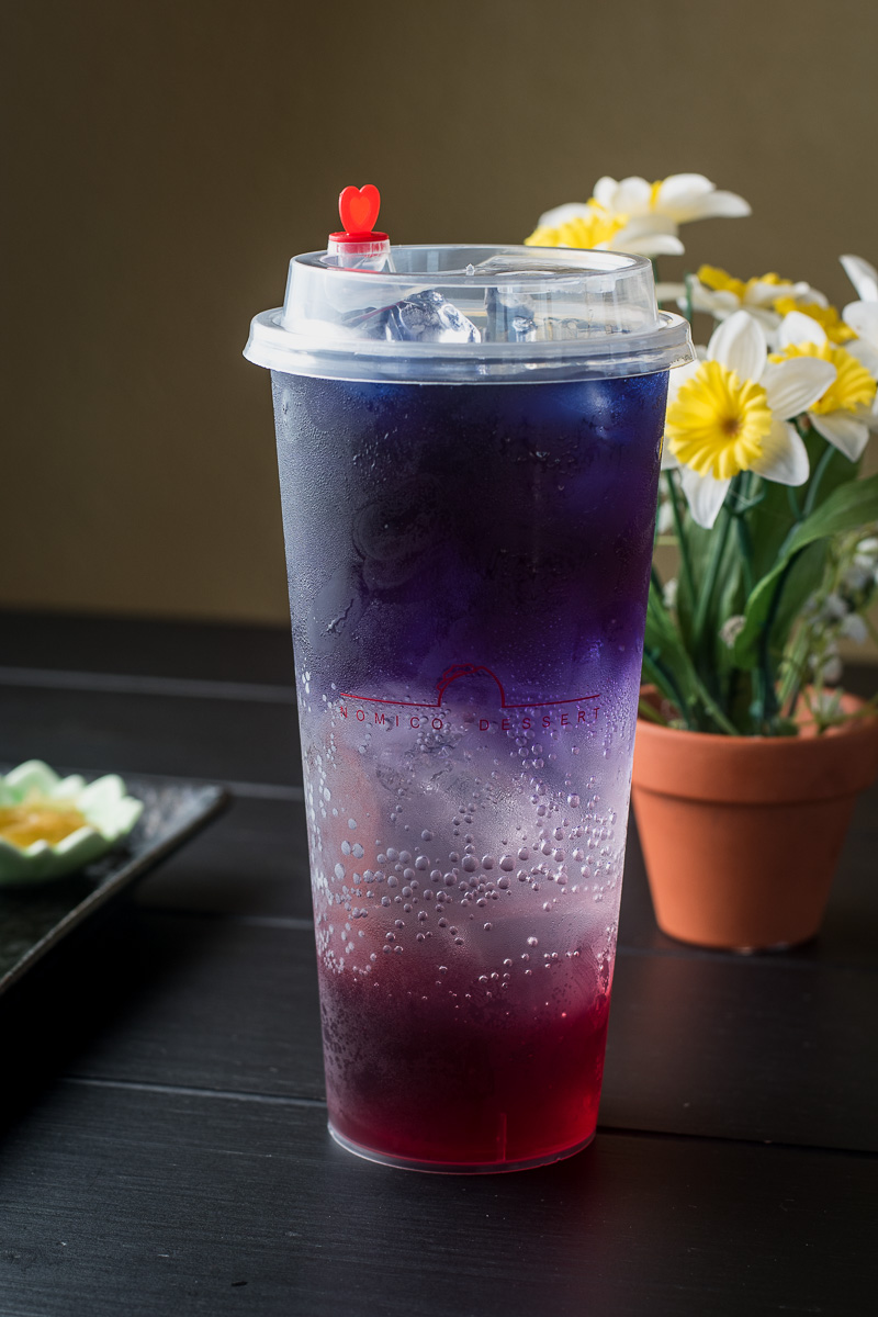 Butterfly Pea Tea at Nomico Healthy Dessert (Credit: Jackie Tran)