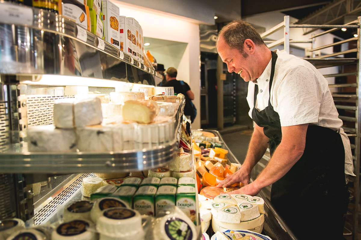 Cheese man Duffy Calhoun at Rincon Market (Credit: Jackie Tran)