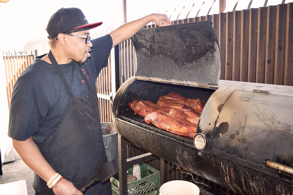 Smokey Mo's Ocie Davis (Photo by Dana Sullivan)