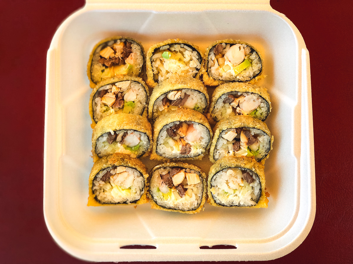 Mar y Tierra roll from El Sushi de Papa