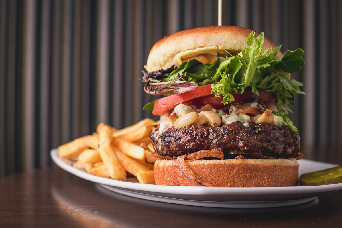 Roasted Garlic & Gorgonzola Burger at Twigs Bistro & Martini Bar (Photo: Jackie Tran)